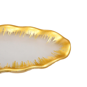 Assiettes décoratives ovales Samyo personnalisées de 13 pouces à bords ondulés, assiettes à dîner en verre à <span class=keywords><strong>bord</strong></span> doré pour mariage - Product Image 3