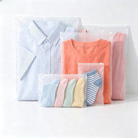 Sacs à fermeture éclair en PE givré avec logo personnalisé, vente en gros, sacs d'emballage recyclables avec fermeture à glissière pour vêtements, chaussettes, accessoires