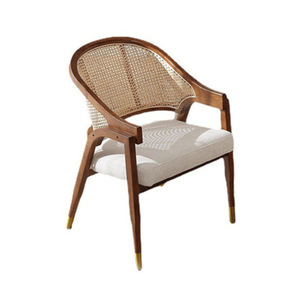 Chaise de restaurant en rotin et bois massif sur mesure, chaise de salle à manger commerciale rembourrée, chaise de café de luxe, fournisseur chinois d'hôtellerie - Product Image 1