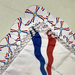 L'Ultimo Sciarpa/Stola Artigianale all'Uncinetto con Bandiera Nazionale Colorata, Paillettes e Frange, Ideale per Damigelle e Matrimoni - Product Image 4