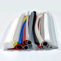 Profil d'extrusion en caoutchouc de silicone OEM personnalisé, étanche à la poussière, anti-insectes, isolation phonique, bandes d'étanchéité pour portes, fenêtres, voitures