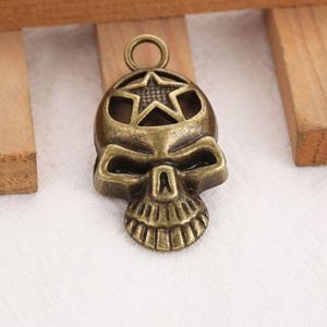 Colgante de calavera con recorte de estrella 3D de aleación de zinc en bronce plateado antiguo para detalles de chalecos de motociclista - Product Image 4