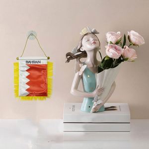 ธงสามเหลี่ยมซาตินบาห์เรนแบบกำหนดเอง พิมพ์ลายดิจิทัล ธงติดรถยนต์ขนาดเล็ก พร้อมพู่สีเหลือง ทำจากโพลีเอสเตอร์พลาสติก สำหรับใช้กับยานยนต์ - Product Image 2