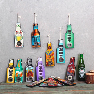 Décapsuleur mural en bois vintage YD377 en forme de bouteille de bière, coloré, pour bar, vente en gros - Product Image 3