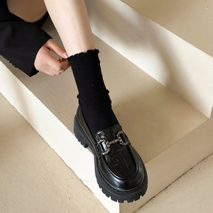 รองเท้าหนังส้นหนาประดับเพชรพลอยสำหรับผู้หญิง รุ่นใหม่ล่าสุดสำหรับฤดูใบไม้ร่วง สไตล์อังกฤษ พื้นหนา ไซส์ใหญ่ - Product Image 2