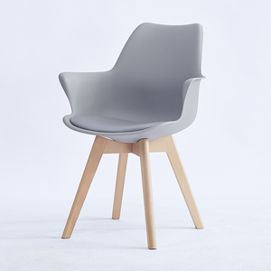 Chaises de salle à manger modernes nordiques avec coussin en plastique et pieds en bois - Product Image 3