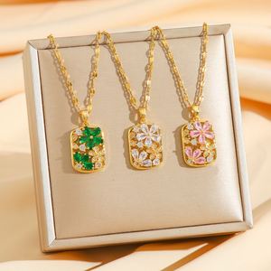 สร้อยคอจี้รูปดอกไม้สี่เหลี่ยมประดับเพชร ทำจากสแตนเลสสตีลชุบทอง 18K - Product Image 6