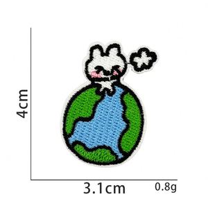 Patch brodé thermocollant en PVC 3D, taille mini, motifs mignons (Hamburger, Chien, Tulipe, Fraise, Abeille) pour la décoration de chapeaux, vêtements, sacs, sangles en toile - Product Image 3