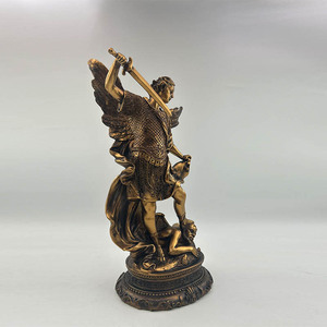Estatua Antigua de San Miguel Arcángel en Poliresina, Figura Dorada de San Miguel en Venta - Product Image 6