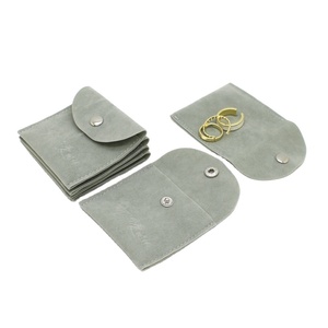 Pochette à bijoux en velours en gros avec fermeture à bouton, logo personnalisé imprimé pour collier, bague, emballage cadeau de luxe - Product Image 6
