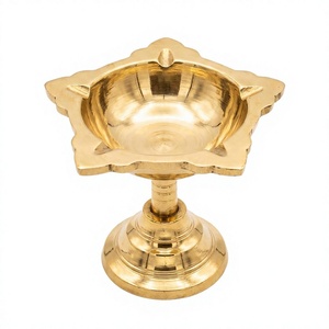 Lampe à huile artisanale Hind Craft Living HCL-DIYA-0028 en laiton pur, support à plusieurs niveaux Panchmukhi Diya, 5 mèches, pour Puja Diwali, temple domestique - Product Image 1