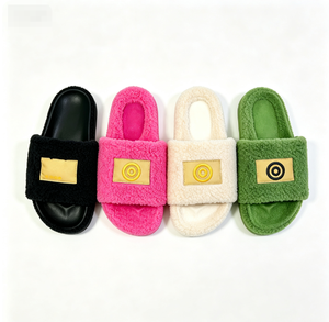 Pantuflas de felpa con forro de tela, sandalias de tacón plano con punta abierta, suela de PU, hebilla, color liso, suaves y a la moda para verano/dormitorio - Product Image 1