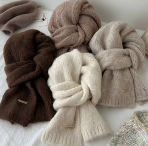 Sciarpa in <span class=keywords><strong>Cashmere</strong></span> <span class=keywords><strong>e</strong></span> Lana di Alta Qualità a Maglia Liscia per Donna Collezione Invernale - Product Image 1