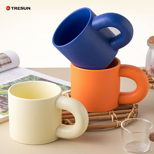 Tazas de café coreanas coloridas y bonitas con diseño navideño y logotipo personalizado, taza de té de porcelana para latte, cacao, leche y té con asa redonda y gruesa. - Product Image 3