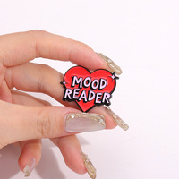 Coloré coeur forme bijoux mode broches femmes métal or argent lettre broche filles épinglette broche personnalisée