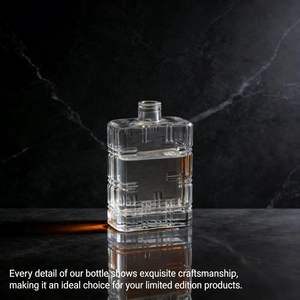 <span class=keywords><strong>Bouteille</strong></span> en verre plate de 700 ml à usage industriel avec bouchon en caoutchouc et couvercle décoré d'un tampon doré pour Vodka, Whisky, <span class=keywords><strong>Rhum</strong></span>/Tequila, Clubs de nuit - Product Image 3