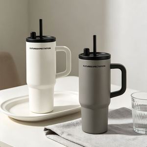 Gobelet isotherme de voyage 720 ml (24 oz) avec poignée, couvercle, paille et base antidérapante pour café chaud - Product Image 2