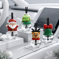 Diffuseur de parfum de voiture festif en verre de 11 ml avec figurine Père Noël et bâtonnets, pour l'aromathérapie automobile des fêtes, coffret cadeau