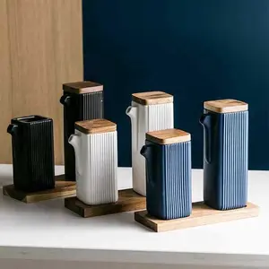 2pcs/set Ceramic Seasoning Bottle with Wooden Lid Oil Vinegar Pot Porcelain Seasoning Holder with Tray Kitchen Accessories