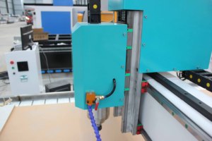 Routeur CNC pour bois JINAN M-SHINE 1325 avec <span class=keywords><strong>pompe</strong></span> PLC Syntec, 3 axes, haute rigidité et refroidissement par eau - Product Image 6
