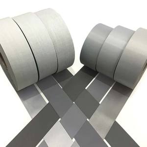 Tissu en matériau réfléchissant de largeur personnalisée pour l'uniforme de sécurité Rouleau de bande réfléchissante Tc argenté haute visibilité Ruban adhésif réfléchissant - Product Image 1