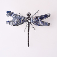 Vente en gros de médailles libellules naturelles en cristal, technique de mosaïque, style amour, gravier, statue d'insecte, décoration de bureau et de maison, guérison