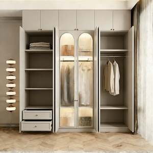 Armoire BALOM sur mesure, moderne et luxueuse, avec portes en verre cintrées, design symétrique, gain de place, écologique, pour la maison et la chambre à coucher - Product Image 1