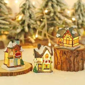 Adornos Navideños <span class=keywords><strong>de</strong></span> Resina Pequeños para Decoración, Regalos para Árbol <span class=keywords><strong>de</strong></span> <span class=keywords><strong>Navidad</strong></span>, Casas <span class=keywords><strong>de</strong></span> <span class=keywords><strong>Muñecas</strong></span>, Luces LED, Casas <span class=keywords><strong>de</strong></span> Pueblo Navideñas - Product Image 5