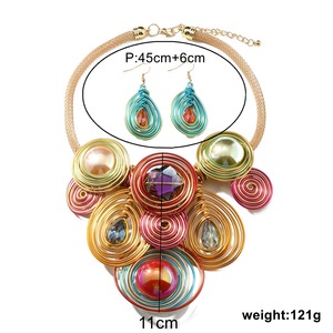 Collar grande hecho a mano, conjunto de pendientes, alambre de aluminio trenzado, cuentas de cristal, nuevo diseño, joyería de moda para mujer, aleación transfronteriza - Product Image 3