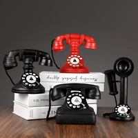 Modèle en gros de statue de téléphone rotative vintage téléphone et ligne de téléphone antique de style ancien minable pour décor de fenêtre de bar de café