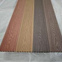 Outdoor Korrosionsbeständige Wasserdichte Rutschfeste Feuerhemmende Holz-Kunststoff-Bodenbeläge mit Löchern für Terrassen WPC-Decking Gehweg Neu