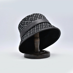 Venta al por mayor de calidad superior de moda de lujo de la marca de impresión sombreros de pescador sombrero de cubo con tiras decorativas - Product Image 1