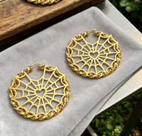 Boucles d'oreilles créoles personnalisées en forme de cœur toile d'araignée, en acier inoxydable plaqué or, bijoux de mode pour femmes, boucles d'oreilles torsadées en forme de cœur, vente en gros