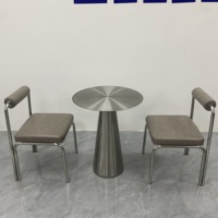 Table basse réglable en hauteur avec plateau en acier inoxydable de style industriel pour restaurant, salon ou hôtel