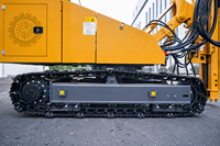 Machine de pose de pieux solaires automatique hydraulique avec positionnement GPS RTK pour la pose de pieux dans les grandes fermes solaires