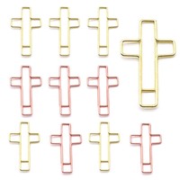 Les trombones croisés pour les fournitures d'étude biblique, la journalisation chrétienne