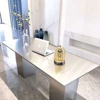 Mostrador Central de Acero Inoxidable de Diseño Moderno y Minimalista Personalizado para Tiendas de Ropa, Boutiques, Espacios Urbanos y Salas de Estar