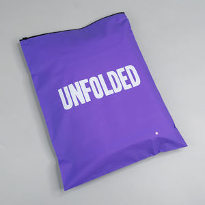 Sacs à fermeture éclair personnalisés avec votre propre logo, sacs à fermeture éclair violets givrés, sacs d'emballage pour vêtements, sacs en plastique avec fermeture éclair - Product Image 4