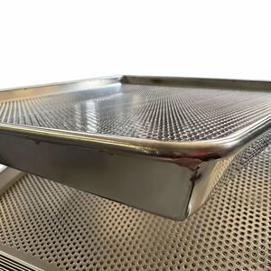 Plaque <span class=keywords><strong>de</strong></span> cuisson perforée 40x60cm en acier inoxydable avec trous <span class=keywords><strong>de</strong></span> ventilation pour croûtes <span class=keywords><strong>de</strong></span> pizza croustillantes, cuisson du pain et séchage des aliments - Product Image 5