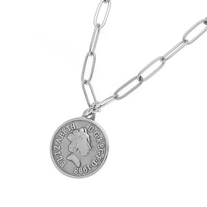 Collier pendentif en acier inoxydable avec pièce de monnaie ronde portant le portrait d'Elizabeth II, bijoux de mode - Product Image 1