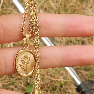 Collar con Colgante de Flor en Acero Quirúrgico Chapado en Oro de 18K PVD, Diseño Nuevo 2025, Venta al Por Mayor, Sin Deslustre - Product Image 3