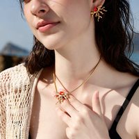 Boucles d'oreilles et collier en acier inoxydable plaqué or PVD 18 carats, style tendance vacances, avec pendentif corail en résine rouge