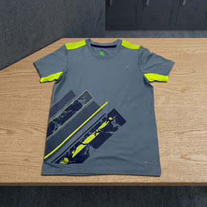 T-shirt de sport à manches courtes gris pour homme, compression, motif géométrique, séchage rapide, coupe régulière, col rond, tricoté en polyester compressé - Product Image 3