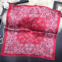 Écharpe en gros 100% soie Châle Hijab Mode Impression numérique Fleur de noix de cajou Foulard Bandana pour accessoires féminins 55*55