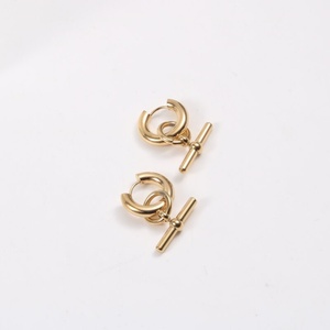 Boucles d'oreilles créoles tendance en acier inoxydable 316L plaqué or 18 carats pour femme XR Jewelry XREW161 – Style décontracté/sportif, idéales pour un anniversaire - Product Image 2