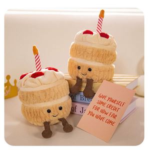 Jouet interactif musical d'anniversaire avec lumières, gâteau en peluche doux avec couronne et carte, cadeau amusant pour les fêtes d'enfants - Product Image 1