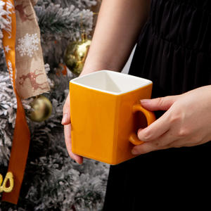 Tasses à café carrées en céramique sur mesure avec poignée pour cadeaux d'affaires, vente en gros, design personnalisable - Product Image 2