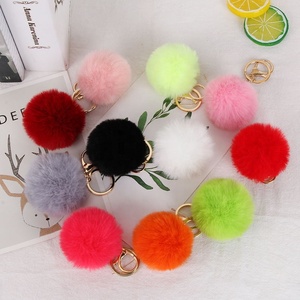 Vente en gros <span class=keywords><strong>de</strong></span> porte-clés en fausse fourrure <span class=keywords><strong>de</strong></span> lapin or porte-clés pompons en fausse fourrure <span class=keywords><strong>de</strong></span> lapin porte-clés moelleux - Product Image 1