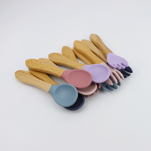 Juego de tenedor y cuchara para alimentación de bebés, mango de madera, silicona, sin Bpa, 0-12 meses, utensilios de vajilla de color sólido - Product Image 1