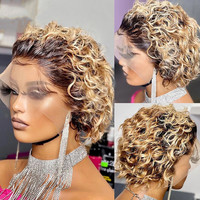 Perruque Courte Bouclée Synthétique Pixie Cut avec Dentelle Frontale 13x1 Transparente et Base en Soie – Taille Moyenne – Offre Spéciale